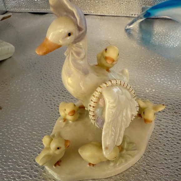 Lenox Cream Ceramic Base - Picture 3 of 7